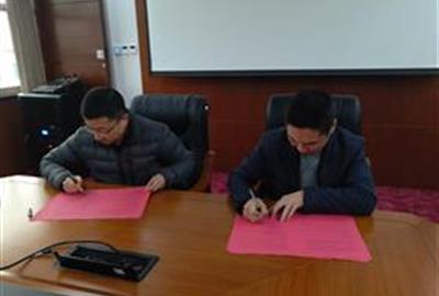 加強(qiáng)落實(shí)安全生產(chǎn)責(zé)任制   全面提高安全生產(chǎn)管理意識——德創(chuàng)環(huán)保高層與各事業(yè)部及職能中心負(fù)責(zé)人簽定安全生產(chǎn)責(zé)任書